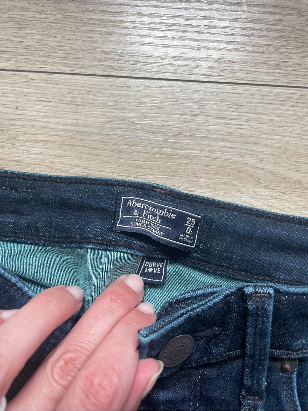 Abercrombie & Fitch High-Rise Skinny Jeans in Deep Indigo - Picture 3 of 4